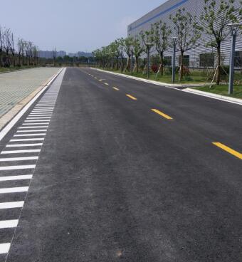 蘇州工廠地面劃線？專業(yè)團隊打造高效廠區(qū)交通體系